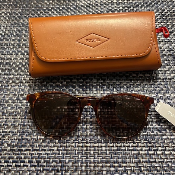 Tortoiseshell Fossil sunglasses NWT - Picture 2 of 6